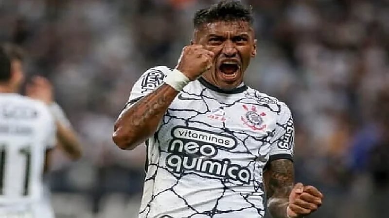 تهديدات للاعب الأهلي السابق بالموت