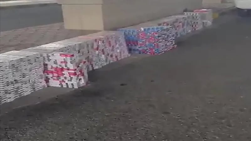 فيديو.. إحباط تهريب 1482 كرز سجائر مخبأة في مركبة متجهة إلى المملكة