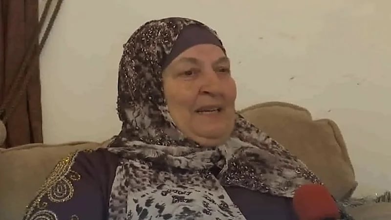 شاهد.. فلسطينية يتحقق حلمها بعد 30 عاماً بفرصة الحج