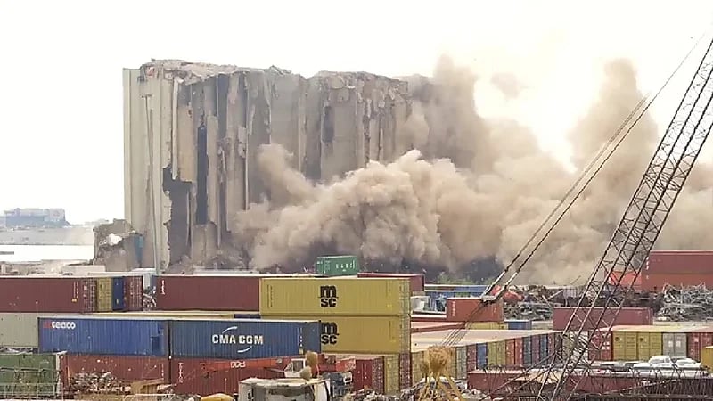 هدم الصوامع الشمالية في مرفأ بيروت