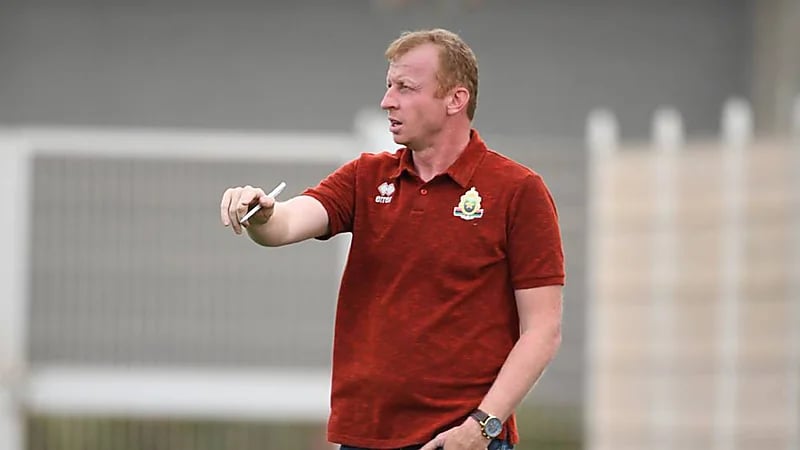 إقالة البلجيكي سفين فاندنبروك مدرب فريق أبها