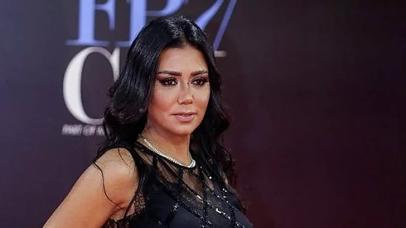 شاهد.. إطلالة مثيرة للفنانة رانيا يوسف تخطف الأنظار