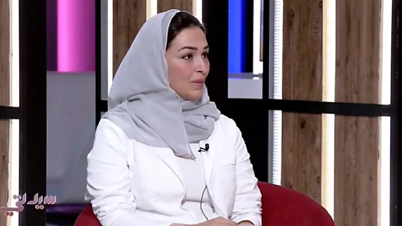 فيديو..استشارية تحذر من مادة سامة بمستحضرات التجميل