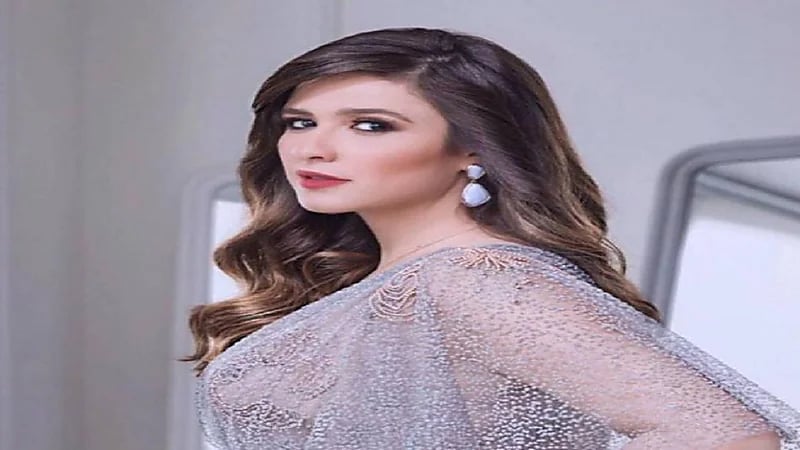 شاهد.. ياسمين عبدالعزيز بإطلالة تخطف الأنظار