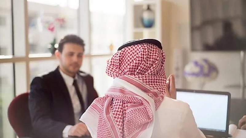 حقيقة تقليص أيام العمل وزيادة الإجازات في المملكة