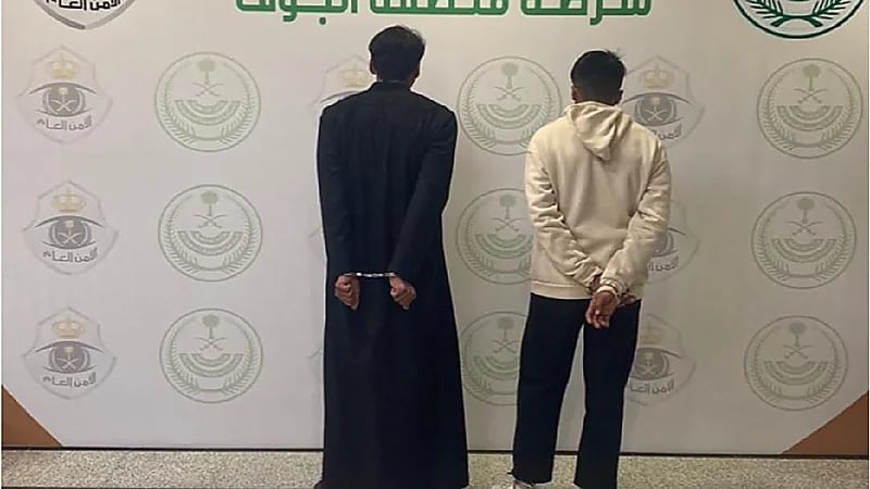 ضبط مواطن اعتدى على مركبة أمنية وآخر وثق ونشر ذلك