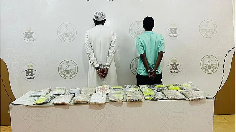 القبض على مواطنين بحوزتهما 20 كيلو من الحشيش بعسير