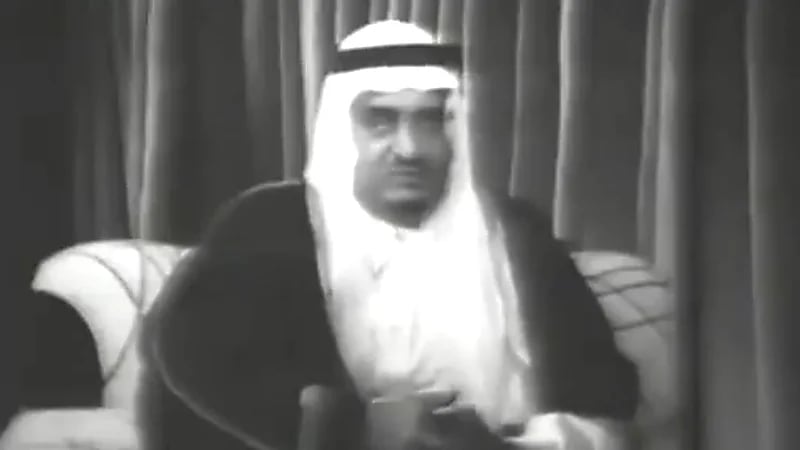 شاهد .. لقاء نادر للملك فهد حينما كان وزيراً