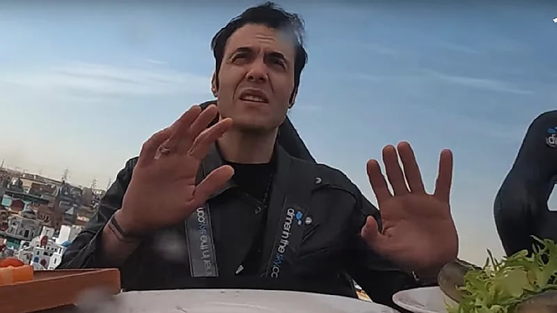 شاهد.. ردة فعل غير متوقعة من الفنان أمير عيد في رامز نيفر إند