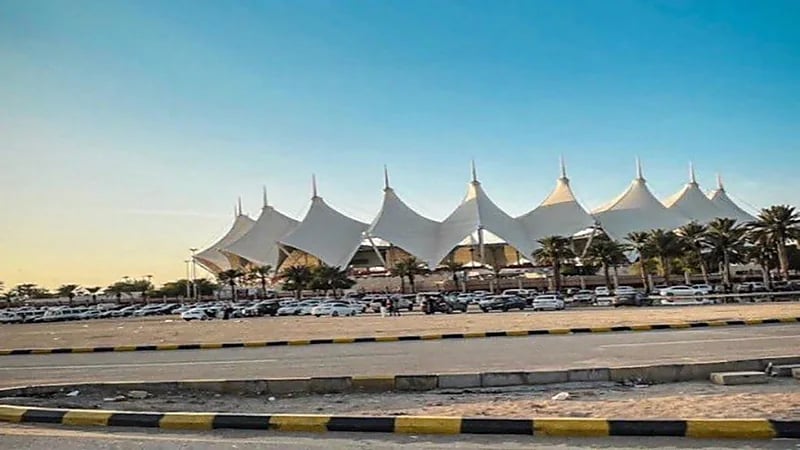 شاهد.. جماهير الهلال تبدأ الزحف نحو استاد الملك فهد منذ الصباح الباكر