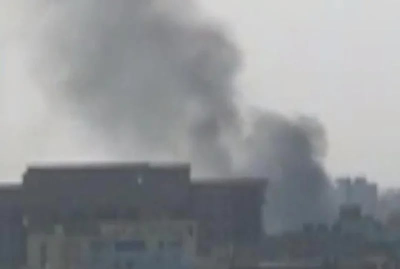 شاهد.. أعمدة الدخان تتصاعد في سماء الخرطوم