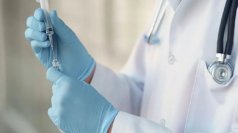 أستاذ جامعي ينتحل صفة طبيب ويهتك عرض سيدة