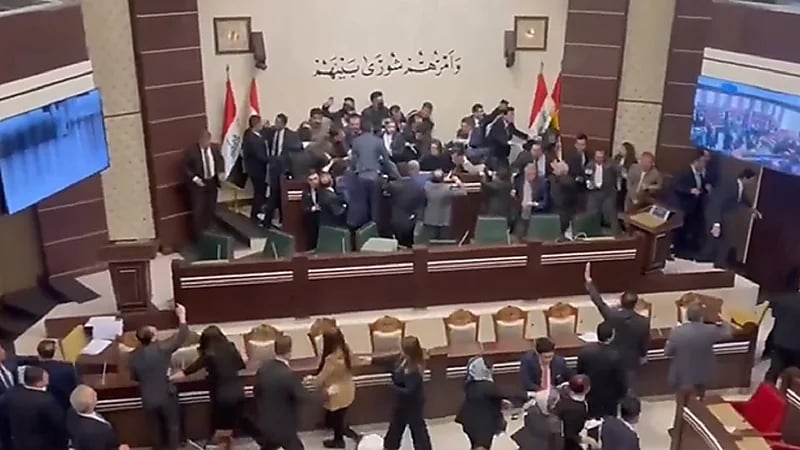 عراك عنيف بين نواب في كردستان العراق .. فيديو