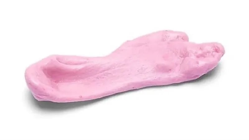 طفل يواجه الموت بسبب بلع اللبان