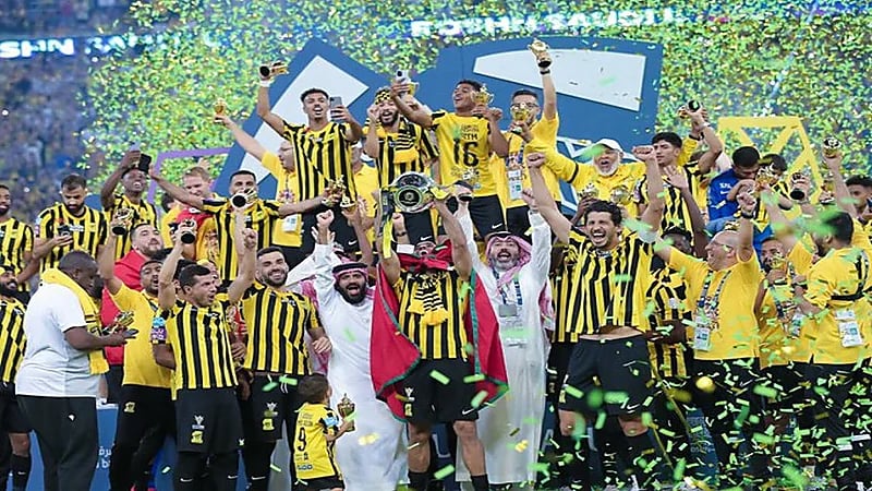 فرحة لاعبي الاتحاد أثناء احتفالهم بالتتويج بلقب دوري روشن ..فيديو 