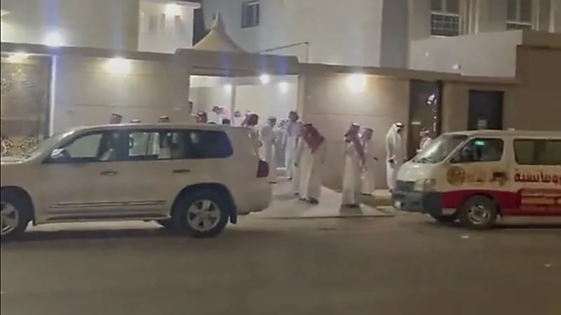 شاب يودع العزوبية على طريقة الزواج المختصر بأقل التكاليف.. فيديو