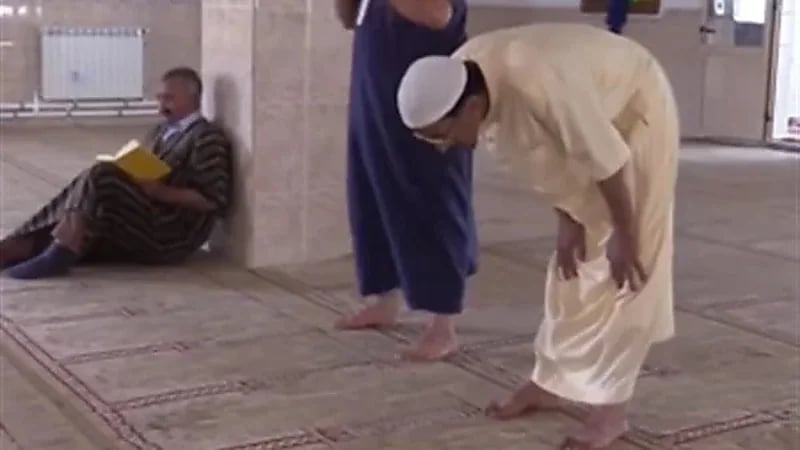 شاب يستعيد بصره وهو ساجد.. فيديو