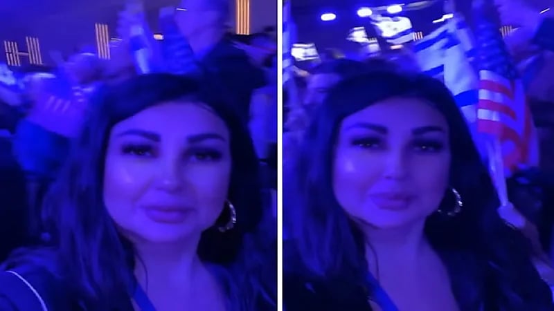 إعلامية لبنانية تحمل علم إسرائيل وتغني بالعبرية.. فيديو