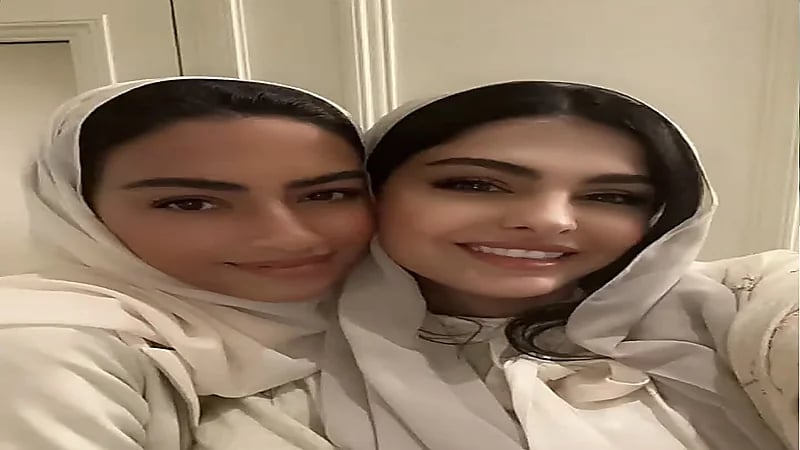 أميرة الطويل في صورة عفوية مع يارا النملة