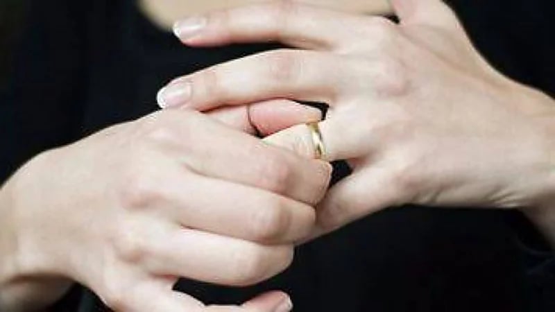 أوكرانية تتخلي عن زوجها بعد 30 عام رغبة منها في حياة جديدة