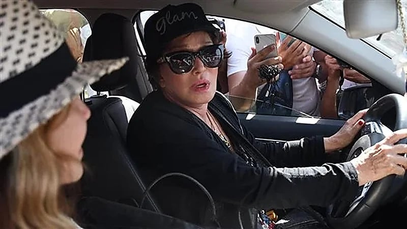 لبلبة تنهار في جنازة نجل زوجها السابق حسن يوسف