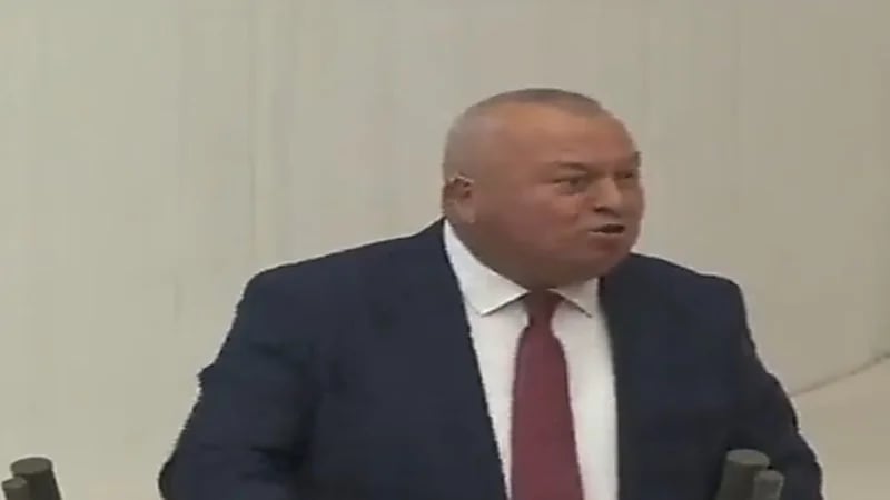 "السلام عليكم"  أم "صباح الخير" تتسببان في أزمة بالبرلمان التركي .. فيديو