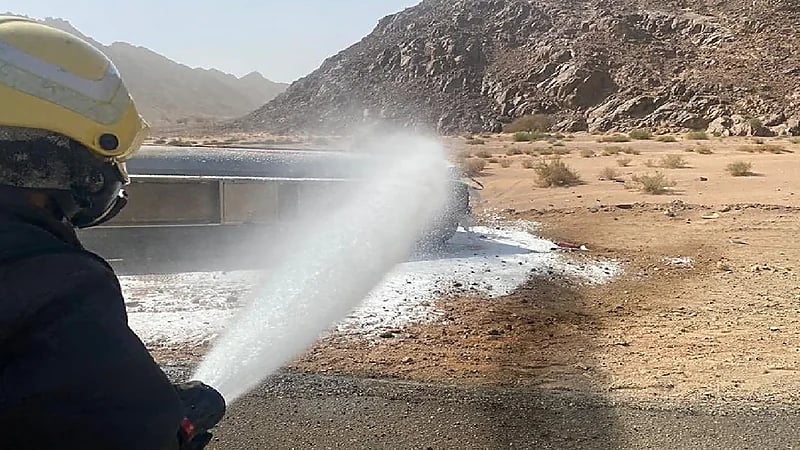 انقلاب مروع لناقلة وقود في ضباء