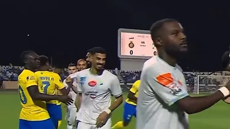 ردة فعل ماني بعد مشاهدة تؤام لاعب النصر .. فيديو