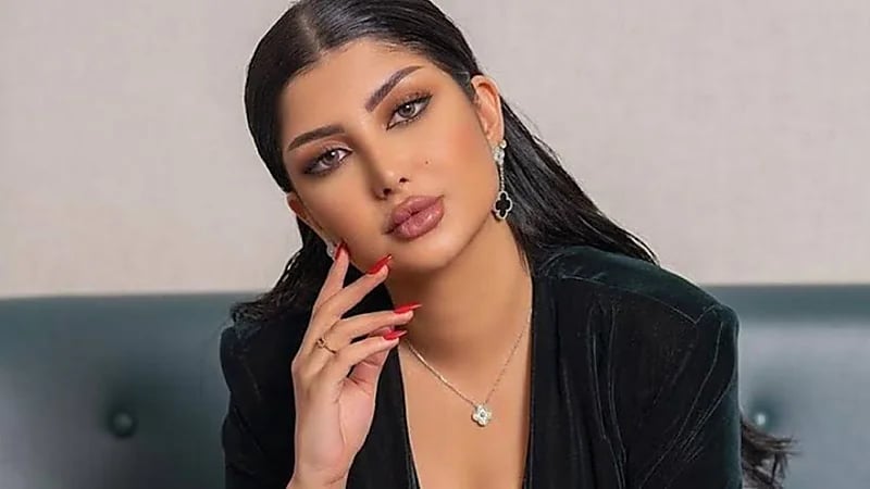 ملكة كابلي تتغزل في نفسها : بشرتي فلتر واتحداكم إذا بيطلع فيها حبوب .. فيديو