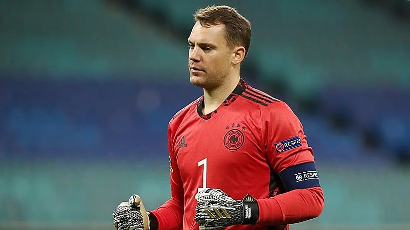 بعد غياب 10 أشهر..نوير يستعد للعودة إلى الملاعب