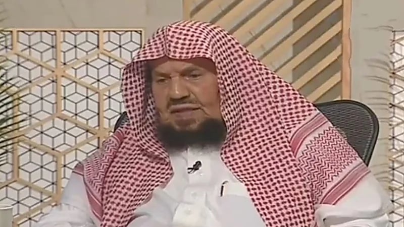 ما الأفضل التفرغ لطلب العلم أم صيام النوافل.. المنيع يجيب.. فيديو