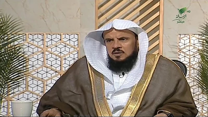 الشيخ عبدالله السبر يوضح حكم إزالة الشعر بالنسبة للمرأة.. فيديو