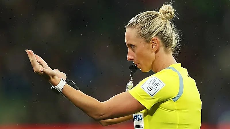 تعيين طاقم تحكيم نسائي لقيادة مباراة الاتحاد وأوكلاند