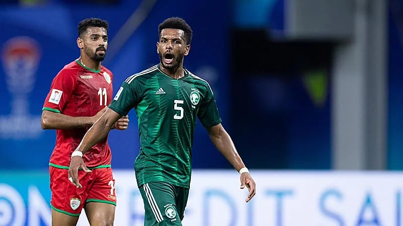 احتفالية علي البليهي أمام جماهير ودكة منتخب عمان .. فيديو