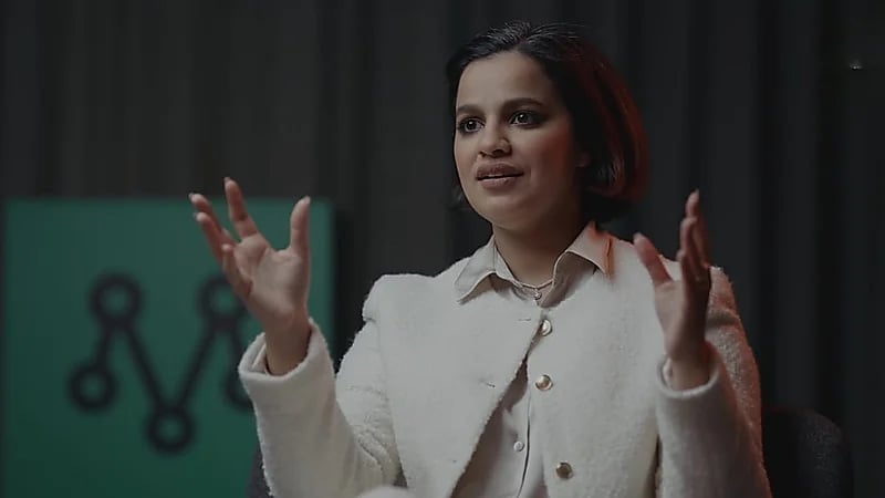 هند الشريم : أنا اقترح عدم الإنجاب إلا بعد 5 سنوات من الزواج .. فيديو