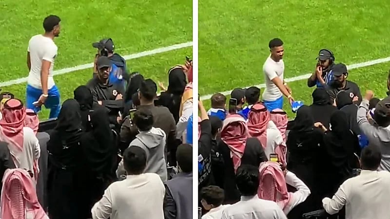 علي البليهي يفاجئ مشجعة هلالية ويهديها قميصه .. فيديو