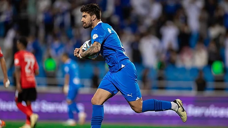 الهلال يواصل رحلة انتصاراته ويكسب الرياض بثلاثية .. فيديو