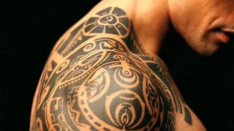 وشم ينهي حياة شاب