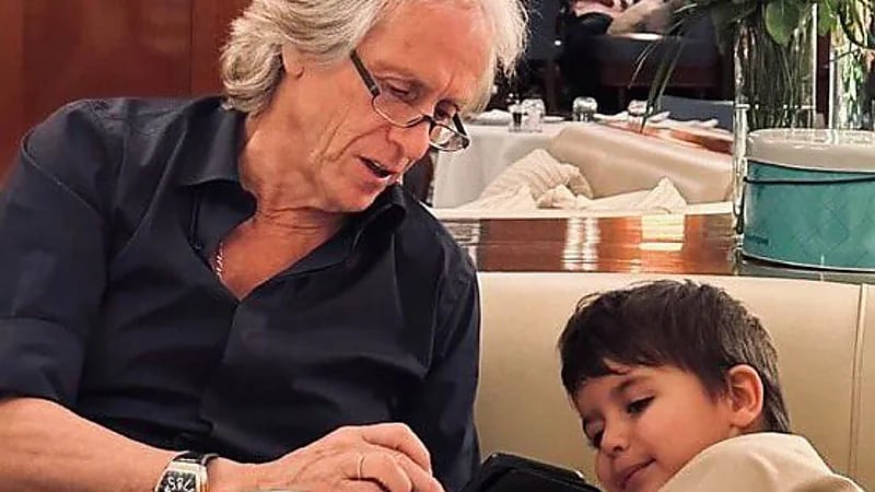 زوجة المحلل التقني لنادي الهلال تشتكي من مداهمة جيسوس لهما