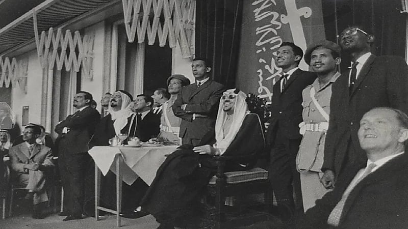 صورة قديمة للملك سعود خلال حضوره لعرض جوية في ألمانيا