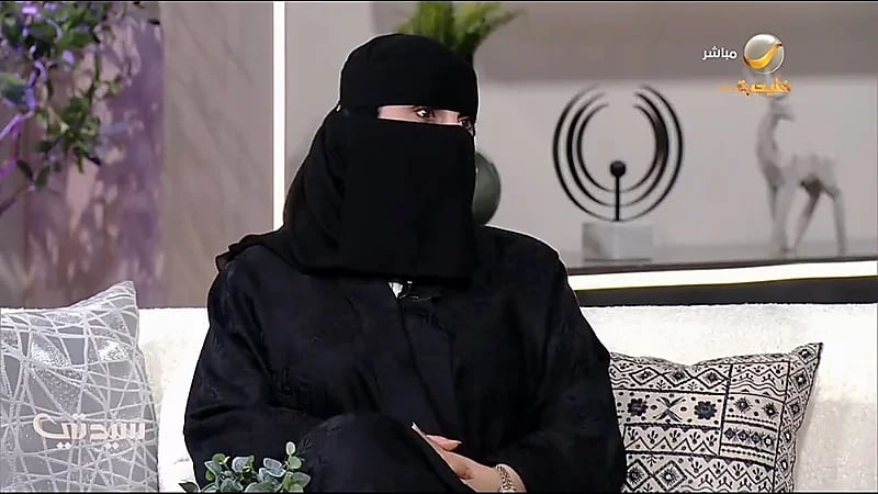 استشارية أسرية : المرأة ليست ملزمة بمساعدة زوجها مادياً .. فيديو