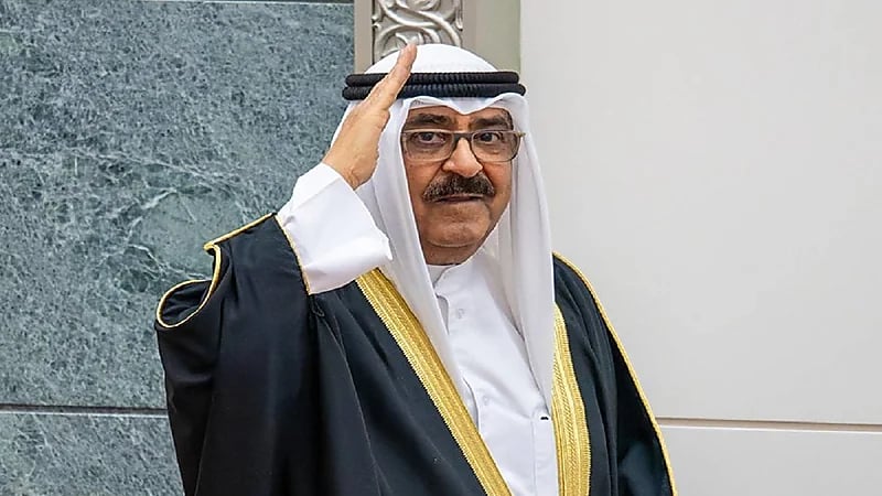 أبرز المواد الدستورية التي أمر أمير الكويت بتعطيل العمل بها