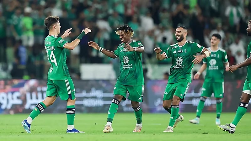 الأهلي يقرر الإبقاء على محترفيه