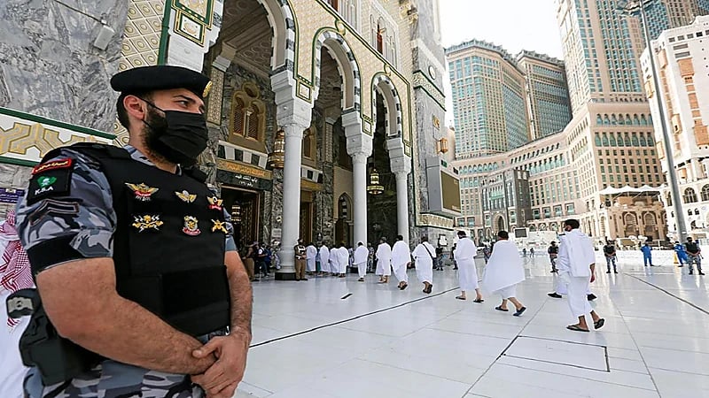 قرارات إدارية بحق 25 مخالفا لأنظمة وتعليمات الحج