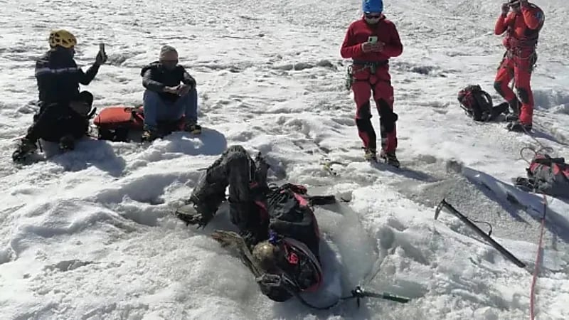 العثور على جثة متسلق جبال مفقود منذ أكثر من 20 عاماً .. صور