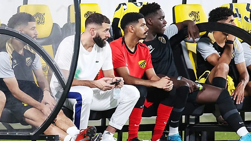 بنزيما على مقاعد البدلاء في مواجهة الاتحاد وجدة