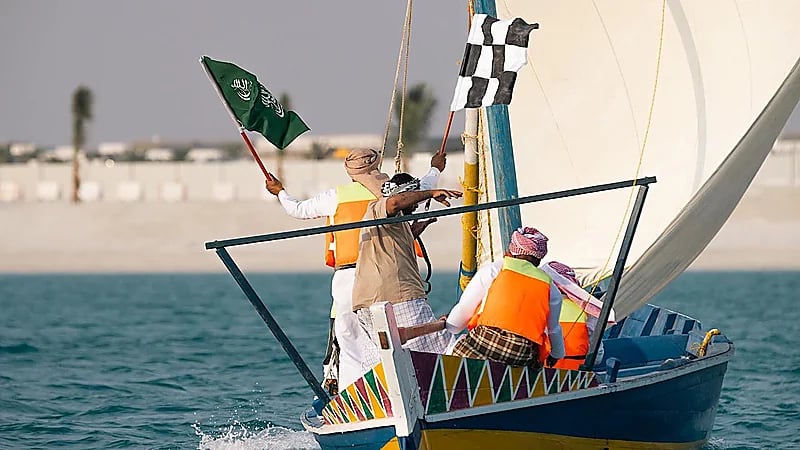 شركة البحر الاحمر الدولية تُحي الموروث البحري بسباق المراكب الشراعية..صور