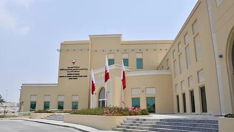 بحريني يهرب بطفله الرضيع ويطلق زوجته بالخداع