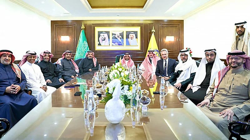 الجمعان يبدأ باجتماعات داخلية وخارجية