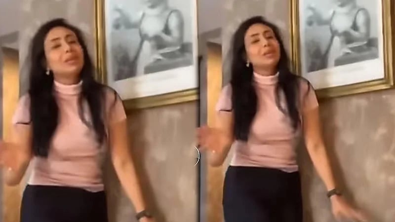 ردة فعل لبنى عبد العزيز لحظة رؤيتها العناكب ..فيديو